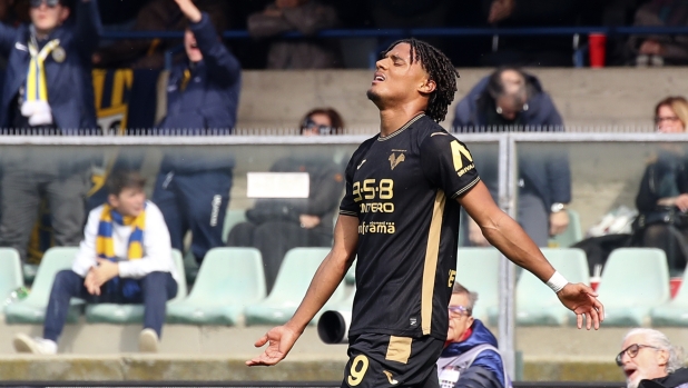 LIVE Alle 20.45 Verona-Como: per i gialloblù c'è Tengstedt, lombardi con i titolari