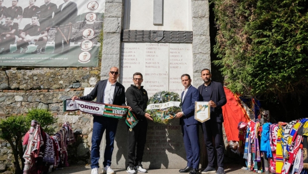 Superga, il Venezia rende omaggio al Grande Torino