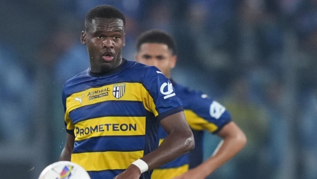 LIVE Alle 15 Parma-Como, le ufficiali: Chivu con Bonny-Pellegrino, c'è Cutrone per Fabregas 1 LIVE Alle 15 Parma-Como, le ufficiali: Chivu con Bonny-Pellegrino, c'è Cutrone per Fabregas