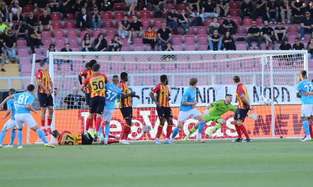 Raspadori mette l'Inter spalle al muro: Lecce battuto, ora il Napoli è a +6 sui nerazzurri 1 Raspadori mette l'Inter spalle al muro: Lecce battuto, ora il Napoli è a +6 sui nerazzurri