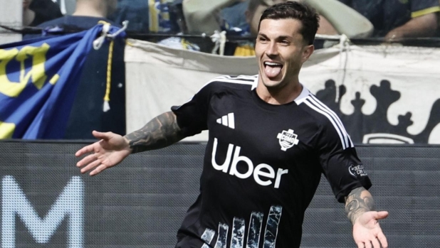 Parma-Como, le pagelle: gol, corsa e qualità Strefezza (7), cosa sbaglia Man (5) 16 Parma-Como, le pagelle: gol, corsa e qualità Strefezza (7), cosa sbaglia Man (5)