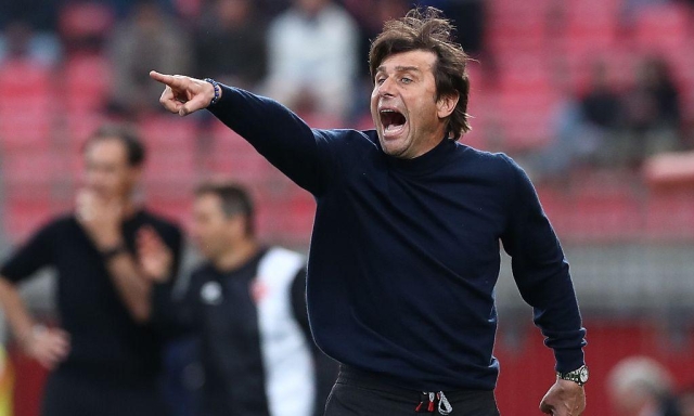 Conte: "Scudetto? 'Amma faticà' ancora. Napoli, pretendo umiltà" 14 Conte: "Scudetto? 'Amma faticà' ancora. Napoli, pretendo umiltà"
