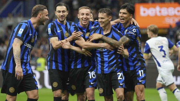 Inter, solo belle notizie: batte il Verona, resta in scia al Napoli e fa riposare tutti i titolari 16 Inter, solo belle notizie: batte il Verona, resta in scia al Napoli e fa riposare tutti i titolari