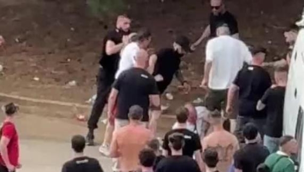Bari, tre arresti per la rissa all'esterno dello stadio: fra loro anche il padre del bambino 1 Bari, tre arresti per la rissa all'esterno dello stadio: fra loro anche il padre del bambino