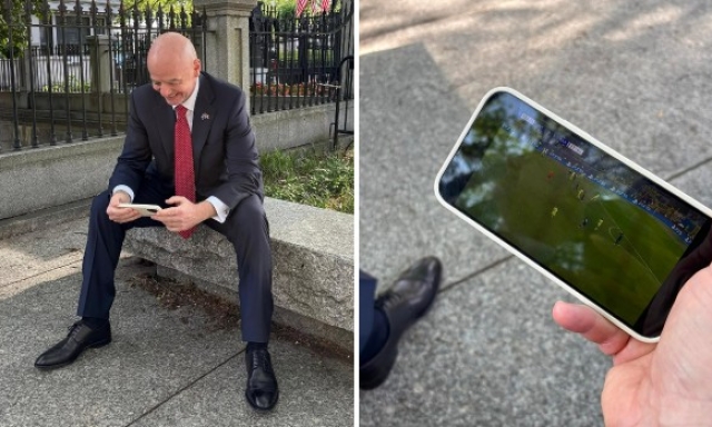 Inter, un tifoso speciale alla Casa Bianca! Infantino va da Trump e guarda la partita sul cellulare 1 Inter, un tifoso speciale alla Casa Bianca! Infantino va da Trump e guarda la partita sul cellulare