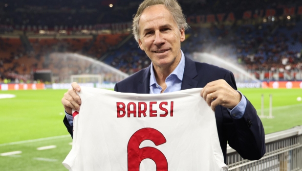 Franco Baresi compie 65 anni. Gli auguri del Milan: "Un solo club nella vita" 15 Franco Baresi compie 65 anni. Gli auguri del Milan: "Un solo club nella vita"