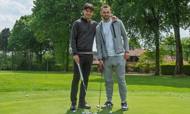 Dalla finale in Champions alla palla in buca: De Vrij e Correa sul green della Pinetina