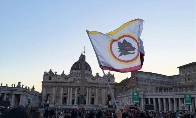 Papa Leone XIV, non solo tennis: "Grande tifoso della Roma, è già andato all'Olimpico"
