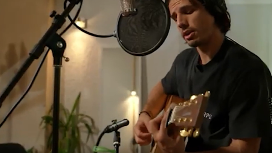 VIDEO Sommer cantante: il portiere è un fenomeno con la chitarra! 14 VIDEO Sommer cantante: il portiere è un fenomeno con la chitarra!