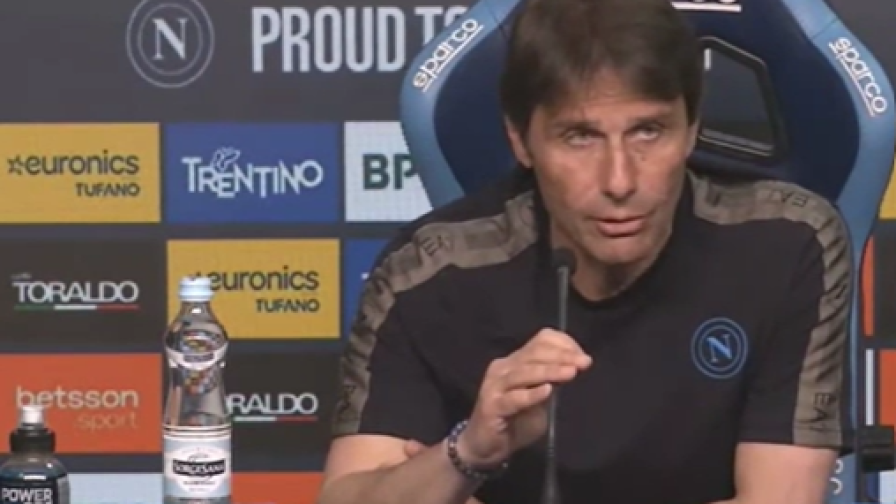 Napoli, conferenza Conte: "I tifosi non mi chiedono di restare..." 16 Napoli, conferenza Conte: "I tifosi non mi chiedono di restare..."