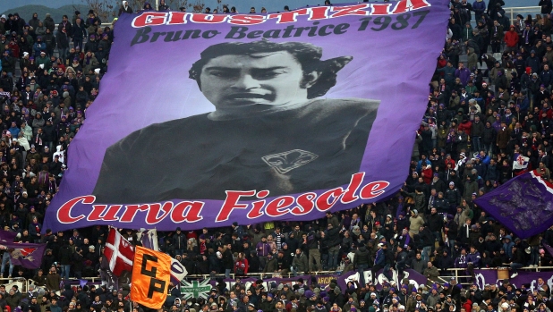 "Giustizia per Bruno Beatrice": striscione davanti alla Cassazione per l'ex viola