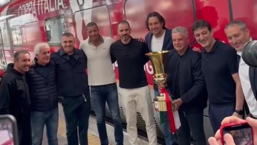 Baggio e le leggende della Serie A "scortano" la Coppa Italia a Roma 14 Baggio e le leggende della Serie A "scortano" la Coppa Italia a Roma