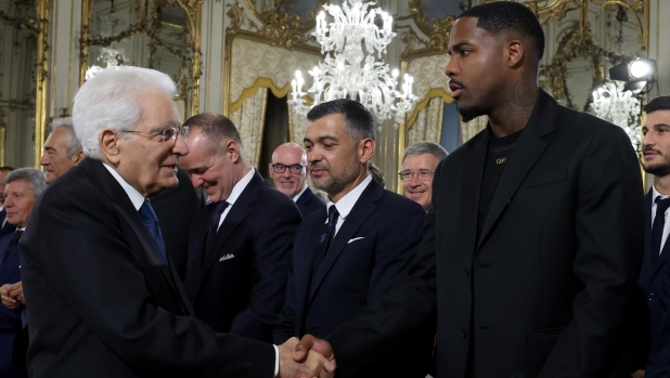 Milan e Bologna in visita al Quirinale. Mattarella: "Siate da esempio per i ragazzi"