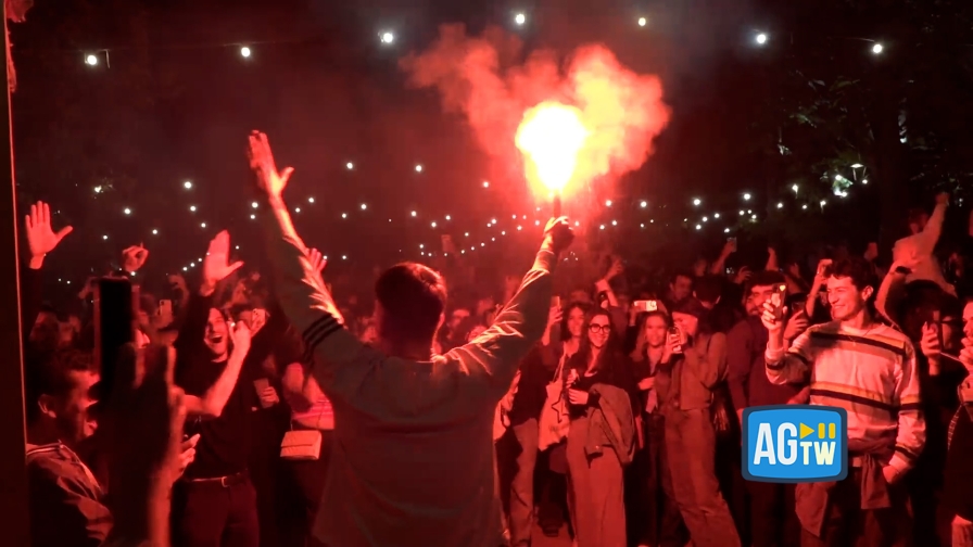 Coppa Italia, al triplice fischio Bologna esplode: la festa dei tifosi rossoblù 14 Coppa Italia, al triplice fischio Bologna esplode: la festa dei tifosi rossoblù