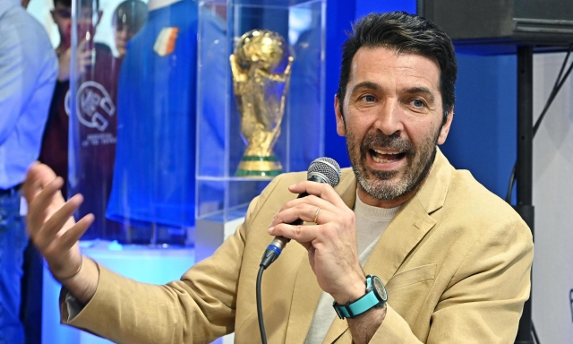 Buffon: "Bidone dell'immondizia al posto del cuore? Mi vergogno di quella frase" 16 Buffon: "Bidone dell'immondizia al posto del cuore? Mi vergogno di quella frase"
