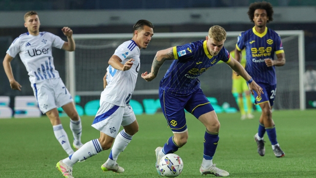 LIVE Verona-Como 0-1: gran sinistro in corsa di Moreno, Montipò devia in angolo 16 LIVE Verona-Como 0-1: gran sinistro in corsa di Moreno, Montipò devia in angolo