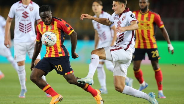 LIVE Lecce-Torino 0-0: destro di Casadei, Falcone in tuffo respinge