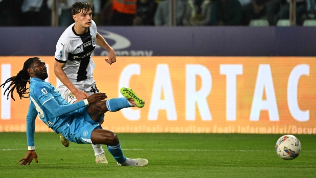 Il muro del Parma resiste, il Napoli si ferma a 3 legni. Conte, il gol decisivo è di... Pedro 1 Il muro del Parma resiste, il Napoli si ferma a 3 legni. Conte, il gol decisivo è di... Pedro