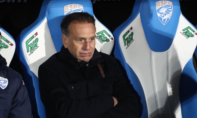 Brescia, mille tifosi in piazza contro Cellino. Forze dell'ordine davanti a casa del presidente 14 Brescia, mille tifosi in piazza contro Cellino. Forze dell'ordine davanti a casa del presidente