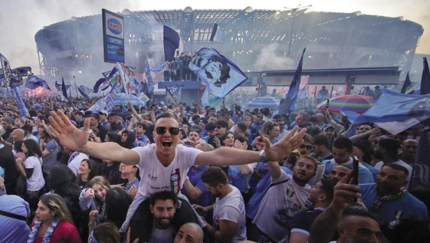 Napoli, è qui la festa? Tre maxischermi in città e si lavora già per il bus scoperto