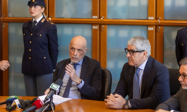 Inchiesta scommesse, arresti domiciliari per i 5 indagati 1 Inchiesta scommesse, arresti domiciliari per i 5 indagati