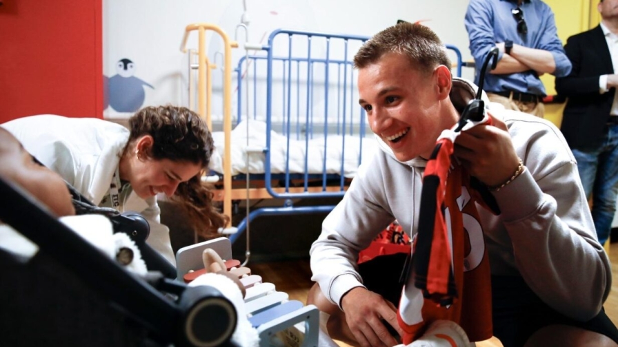 Camarda cuore d'oro: la visita all'Ospedale dei Bambini Vittore Buzzi di Milano