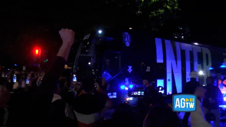 Inter, tifosi delusi per lo scudetto sfumato: "Ci rifaremo con la Champions" 1 Inter, tifosi delusi per lo scudetto sfumato: "Ci rifaremo con la Champions"