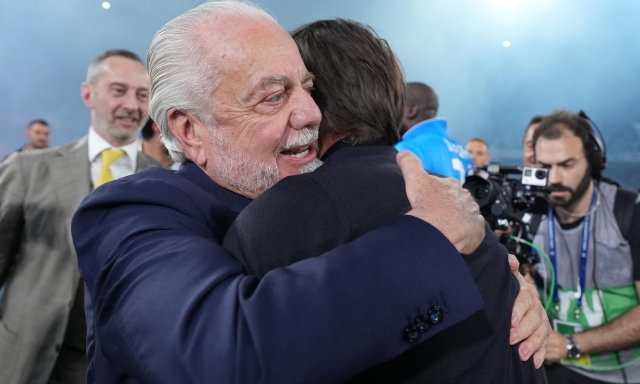 Nemici o amici? Tutto quello che c'è dietro l'abbraccio tra Conte e De Laurentiis 14 Nemici o amici? Tutto quello che c'è dietro l'abbraccio tra Conte e De Laurentiis