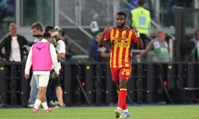 Lazio perde partita ed Europa. Il Lecce vince in dieci all'Olimpico e si salva 1 Lazio perde partita ed Europa. Il Lecce vince in dieci all'Olimpico e si salva