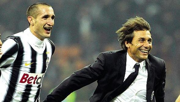 La Juve va all'assalto di Conte: c'è fiducia, il sì s'avvicina. Spinge anche Chiellini...