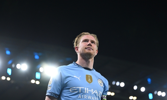 De Laurentiis dalla festa scudetto annuncia De Bruyne al Napoli: "Ha già comprato una villa..."