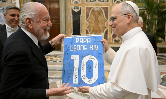 Papa Leone XIV riceve il Napoli campione d'Italia: "La stampa dice che sono romanista. Ma benvenuti" 1 Papa Leone XIV riceve il Napoli campione d'Italia: "La stampa dice che sono romanista. Ma benvenuti"