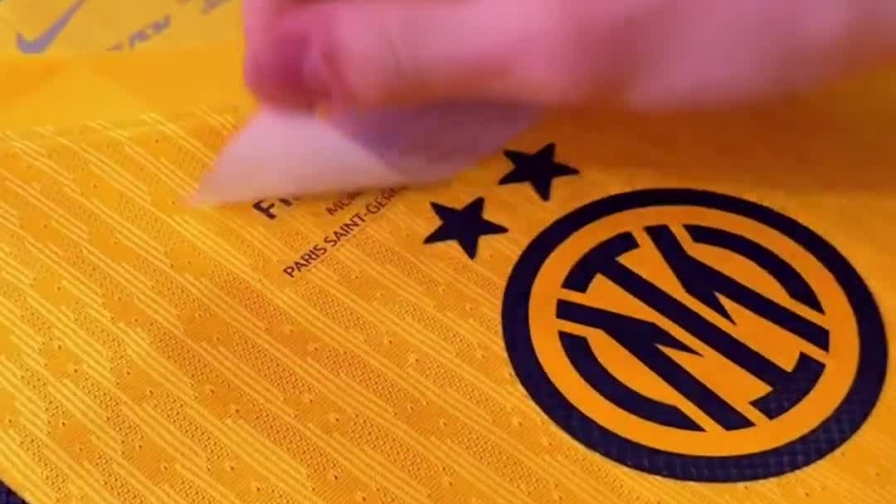 Inter, ecco la maglia della finale: patch e diciture sul kit giallo 1 Inter, ecco la maglia della finale: patch e diciture sul kit giallo
