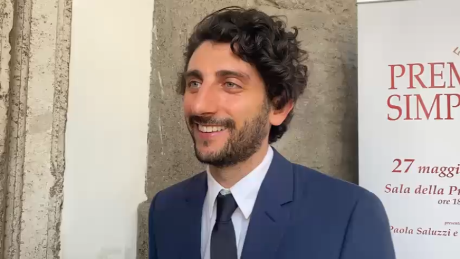 Roma, Castellitto scherza sul futuro allenatore: "Siamo bravi a farci pijà per il c**o" 15 Roma, Castellitto scherza sul futuro allenatore: "Siamo bravi a farci pijà per il c**o"