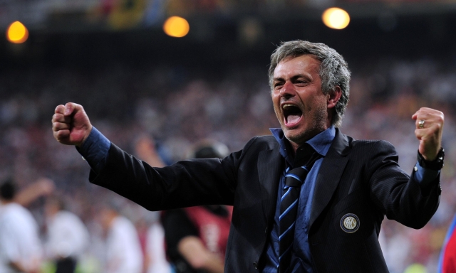 Mou ci scherza su: "Il Triplete è mio! Contento che l'Inter non l'abbia rifatto. Ma in finale..."