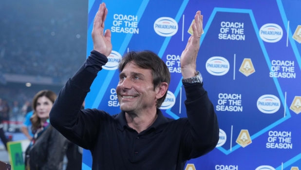 Conte, il Napoli ci crede. Mercato da 150 milioni, De Laurentiis aspetta il sì 14 Conte, il Napoli ci crede. Mercato da 150 milioni, De Laurentiis aspetta il sì