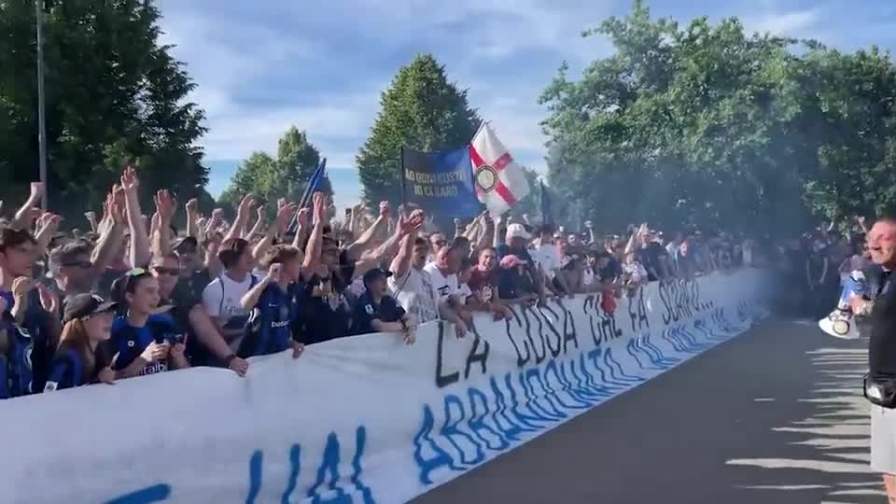 Inter, i tifosi caricano la squadra: "Tutti a Monaco!"