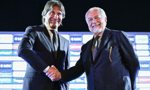 Conte: "C'è visione comune, resto per vincere ancora". De Laurentiis: "Lo asseconderò in tutto"