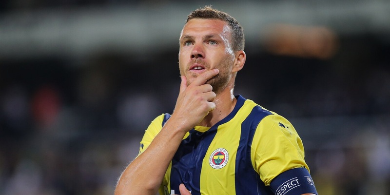 Dzeko vuole il Bologna: con i rossoblù può raggiungere un traguardo speciale 1 Dzeko vuole il Bologna: con i rossoblù può raggiungere un traguardo speciale