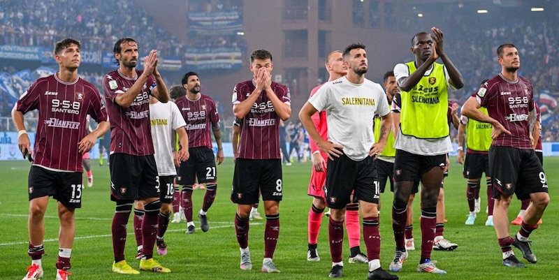 Salernitana, diversi giocatori ricoverati per intossicazione alimentare: chiesto il rinvio dei playout 14 Salernitana, diversi giocatori ricoverati per intossicazione alimentare: chiesto il rinvio dei playout