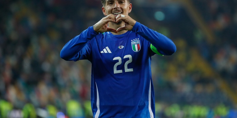 Di Lorenzo: "L'Italia deve qualificarsi al Mondiale. Acerbi? Sono questioni personali" 14 Di Lorenzo: "L'Italia deve qualificarsi al Mondiale. Acerbi? Sono questioni personali"