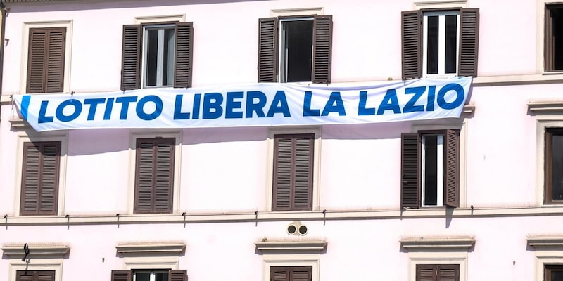 Lazio, striscione contro Lotito. La risposta: “Strumentale” 1 Lazio, striscione contro Lotito. La risposta: “Strumentale”