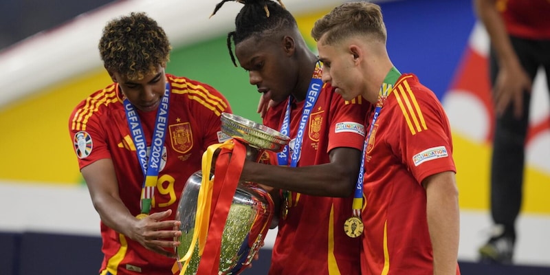 Yamal e Nico Williams: la coppia ingiocabile. Il Barça vara il modello Spagna 16 Yamal e Nico Williams: la coppia ingiocabile. Il Barça vara il modello Spagna