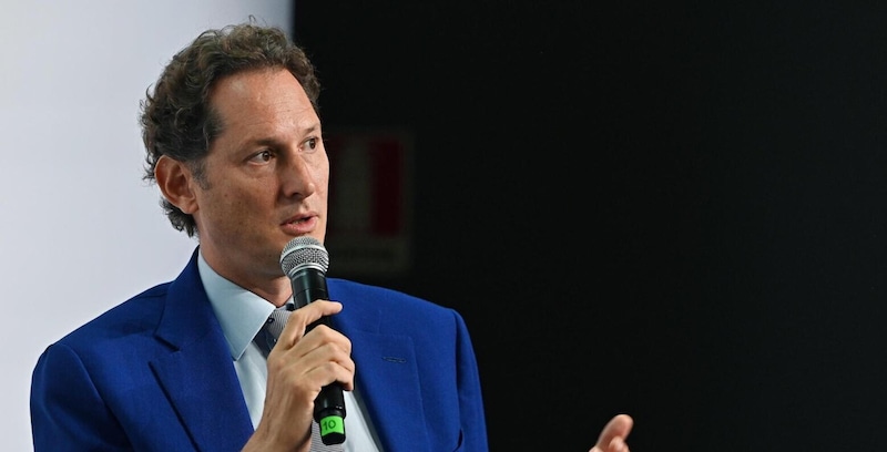 Juve, il piano di Elkann: lo scudetto in tre mosse 16 Juve, il piano di Elkann: lo scudetto in tre mosse
