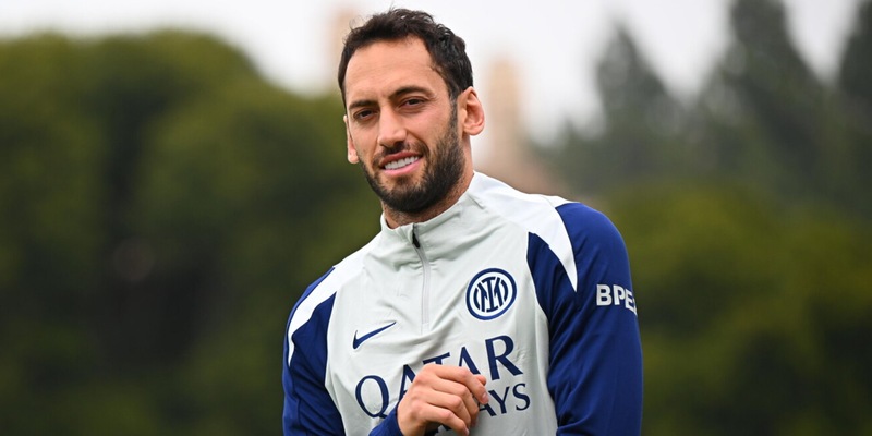 Inter, il Galatasaray ti scippa Calhanoglu. E ora ci si mette anche papà… 12 Inter, il Galatasaray ti scippa Calhanoglu. E ora ci si mette anche papà…