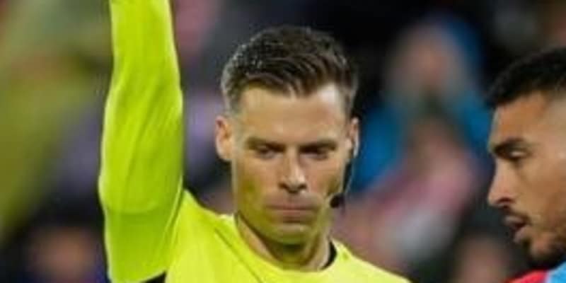 Incredibile Italia: contro la Moldavia un arbitro frontman di una rock band 15 Incredibile Italia: contro la Moldavia un arbitro frontman di una rock band