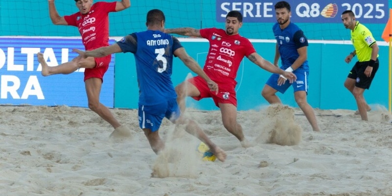 <strong>Coppa Italia Q8: finale Napoli-Farmaè Viareggio</strong> 16 <strong>Coppa Italia Q8: finale Napoli-Farmaè Viareggio</strong>