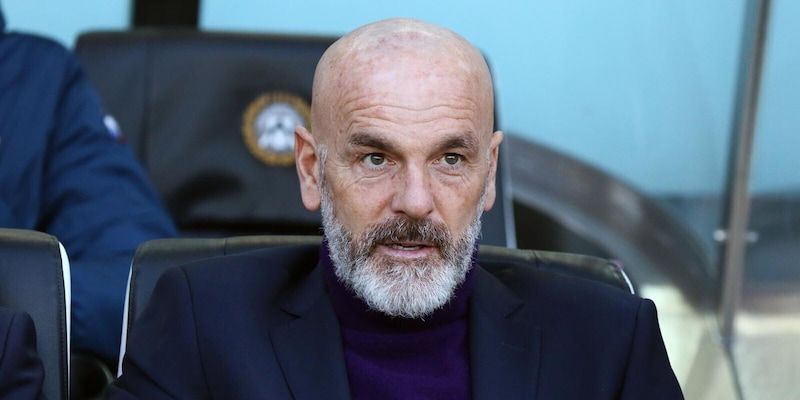 Pioli lascia l’Al Nassr: è ufficiale. Ora può firmare con la Fiorentina 12 Pioli lascia l’Al Nassr: è ufficiale. Ora può firmare con la Fiorentina