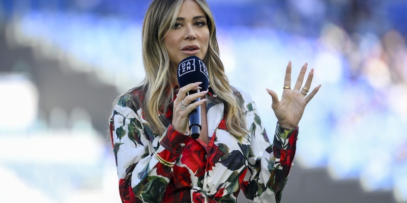 L’esordio di Diletta Leotta alla conduzione del nuovo show di Dazn: Club World Cup Show 12 L’esordio di Diletta Leotta alla conduzione del nuovo show di Dazn: Club World Cup Show