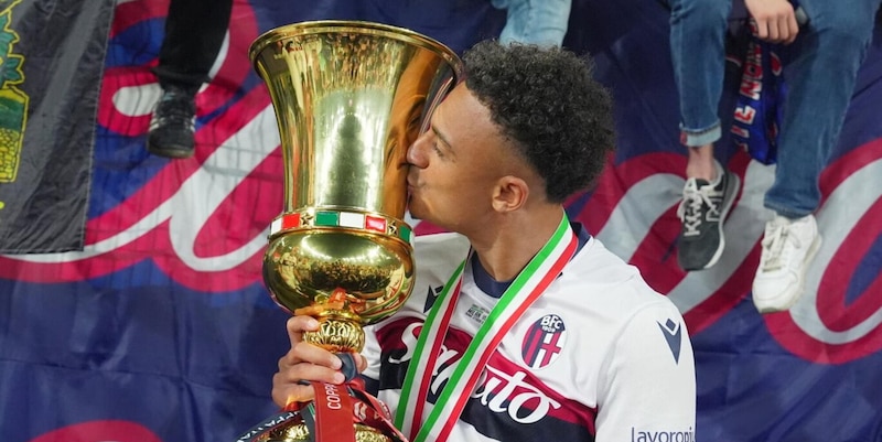 Ndoye e l'interesse del Napoli: "Non so dove giocherò a settembre, ma quando Conte ti vuole..." 16 Ndoye e l'interesse del Napoli: "Non so dove giocherò a settembre, ma quando Conte ti vuole..."